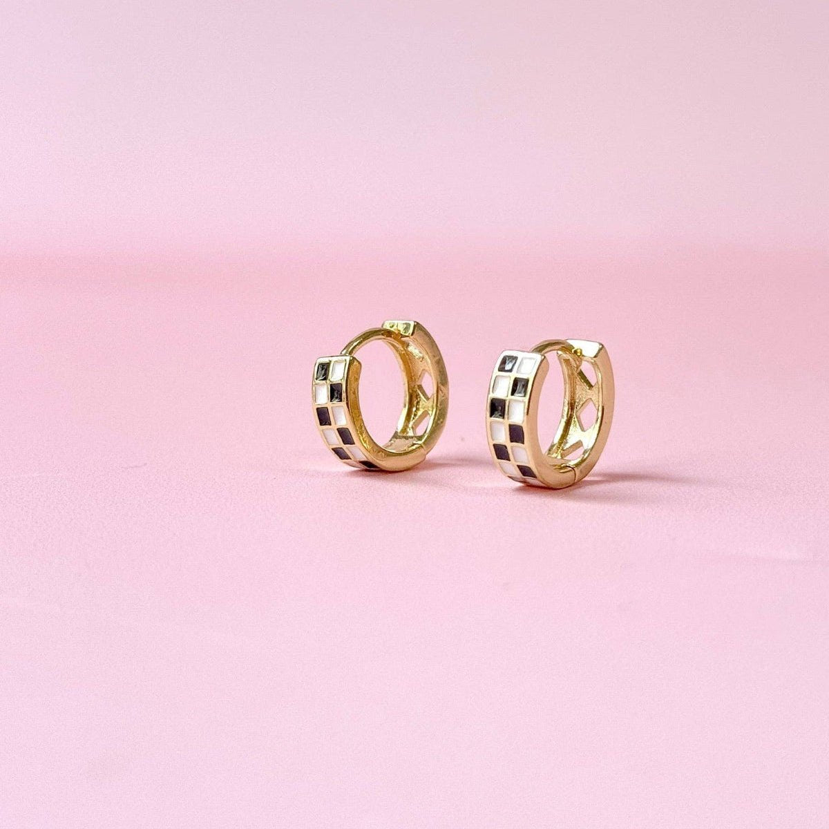 Sk8er Girl Checkered Huggies: Gold - Twirls + Twigs
