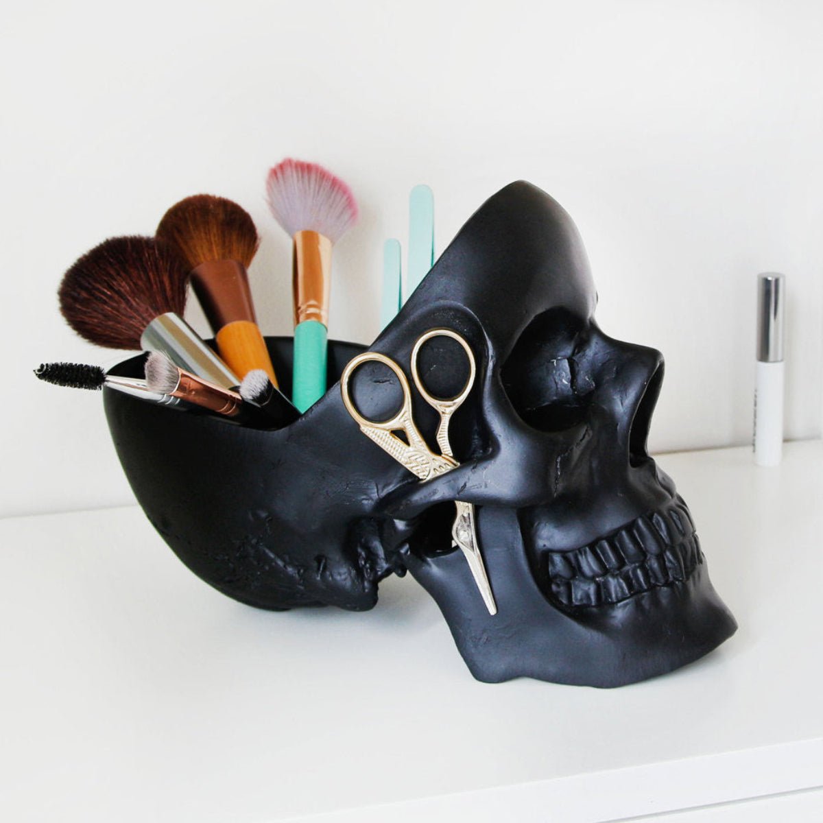 Skull Tidy - Twirls + Twigs